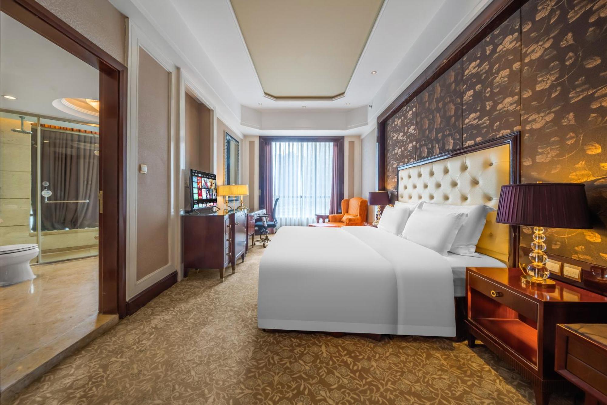 Wyndham Grand Plaza Royale Palace Chengdu Bagian luar foto