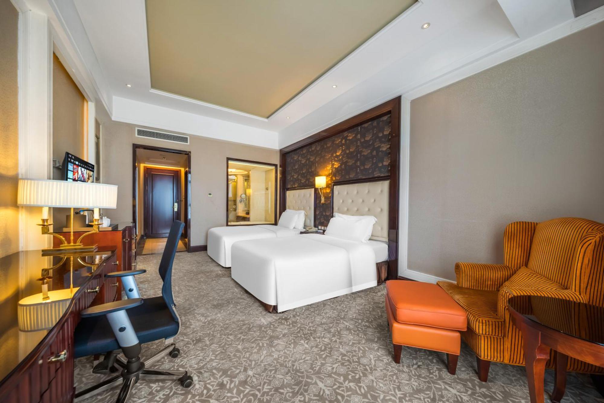 Wyndham Grand Plaza Royale Palace Chengdu Bagian luar foto