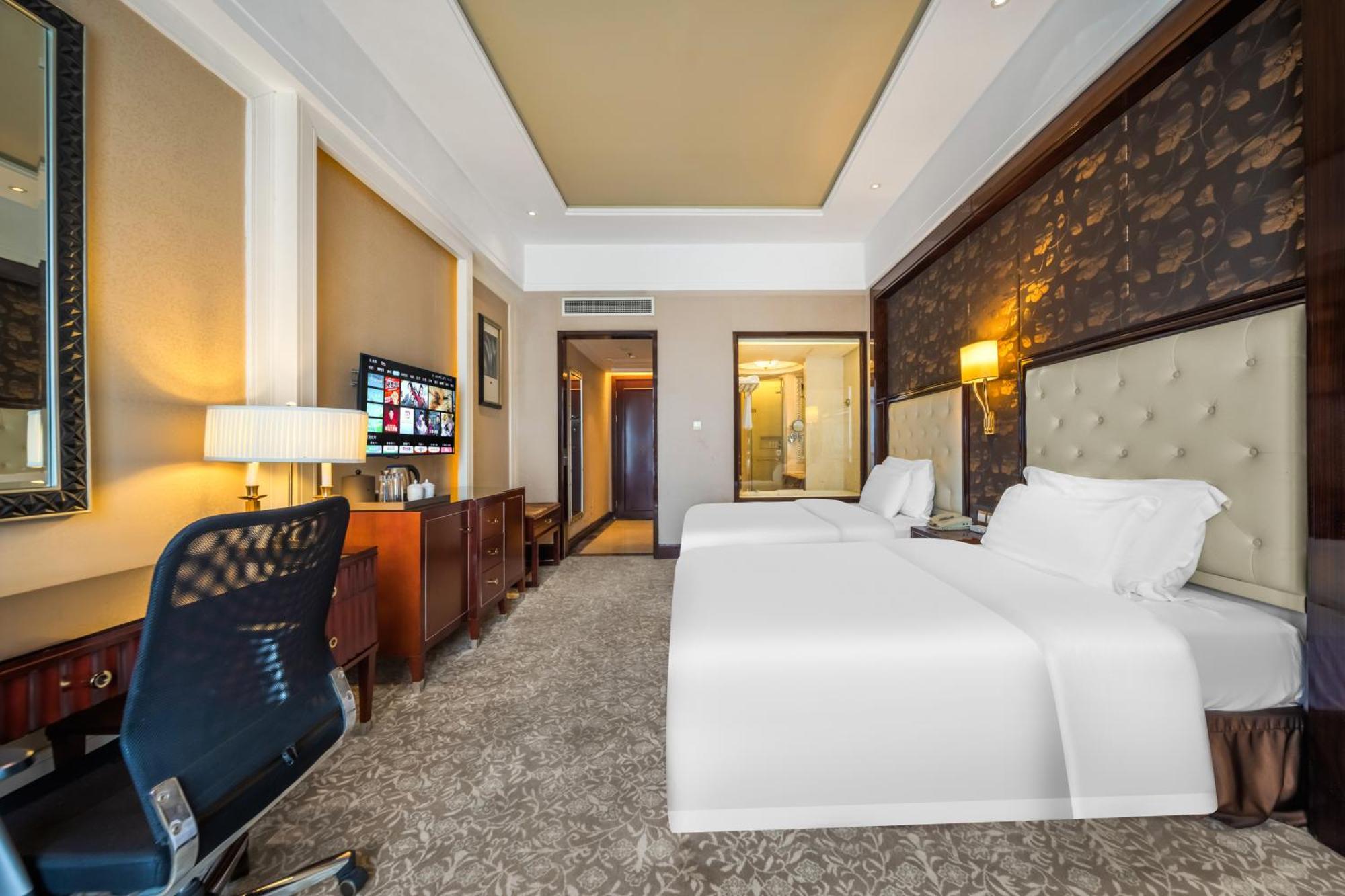 Wyndham Grand Plaza Royale Palace Chengdu Bagian luar foto
