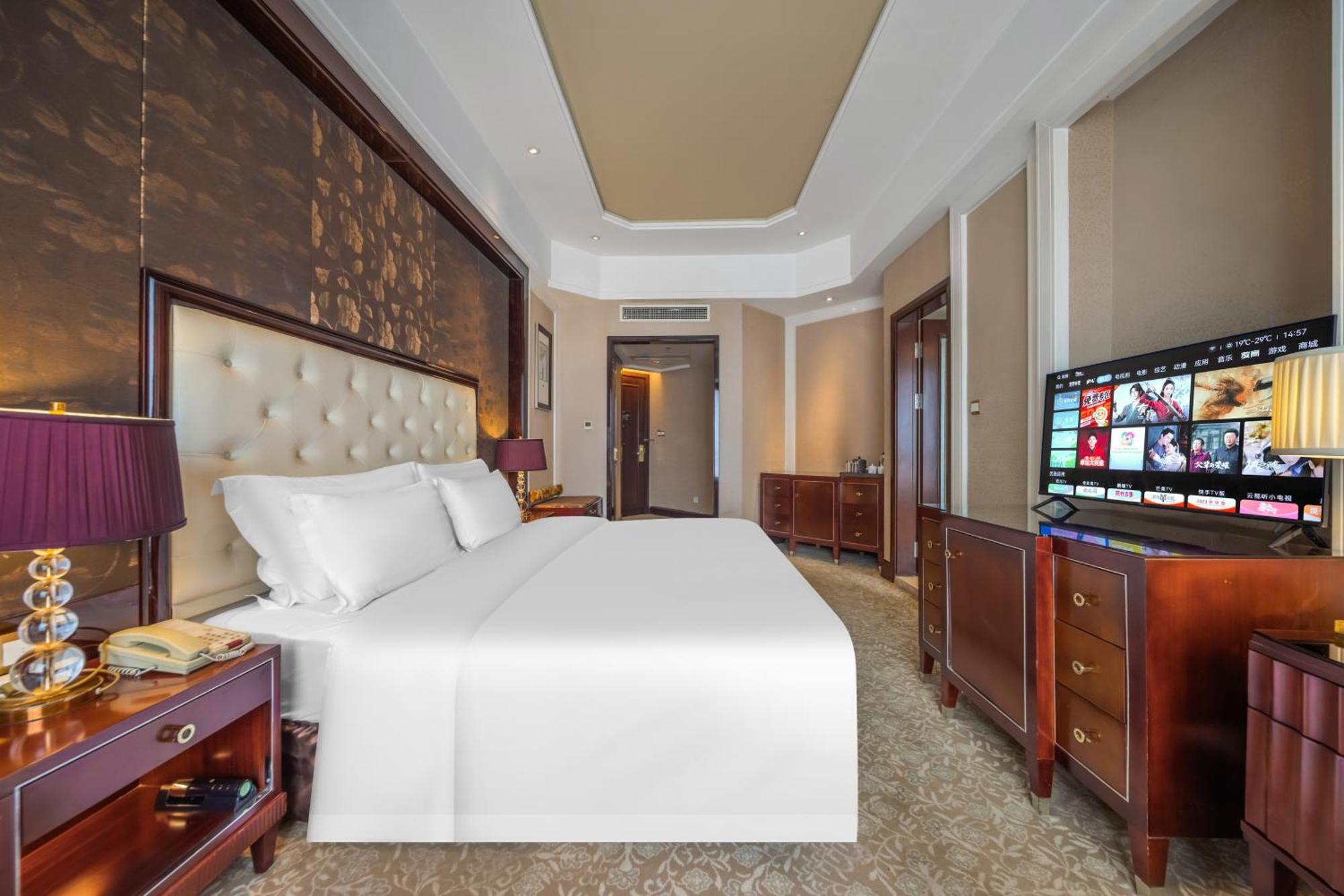 Wyndham Grand Plaza Royale Palace Chengdu Bagian luar foto