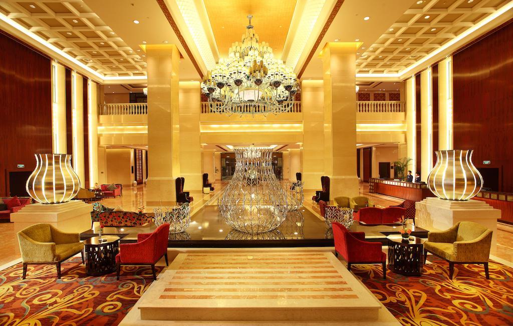 Wyndham Grand Plaza Royale Palace Chengdu Bagian luar foto