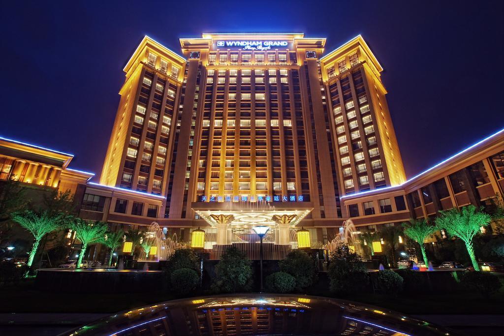 Wyndham Grand Plaza Royale Palace Chengdu Bagian luar foto
