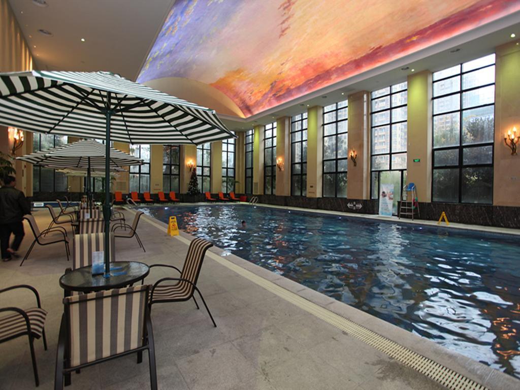 Wyndham Grand Plaza Royale Palace Chengdu Bagian luar foto