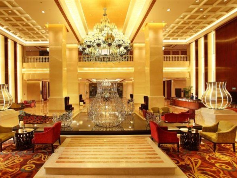 Wyndham Grand Plaza Royale Palace Chengdu Bagian luar foto