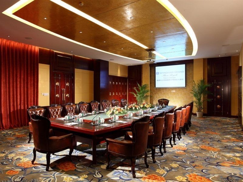 Wyndham Grand Plaza Royale Palace Chengdu Bagian luar foto