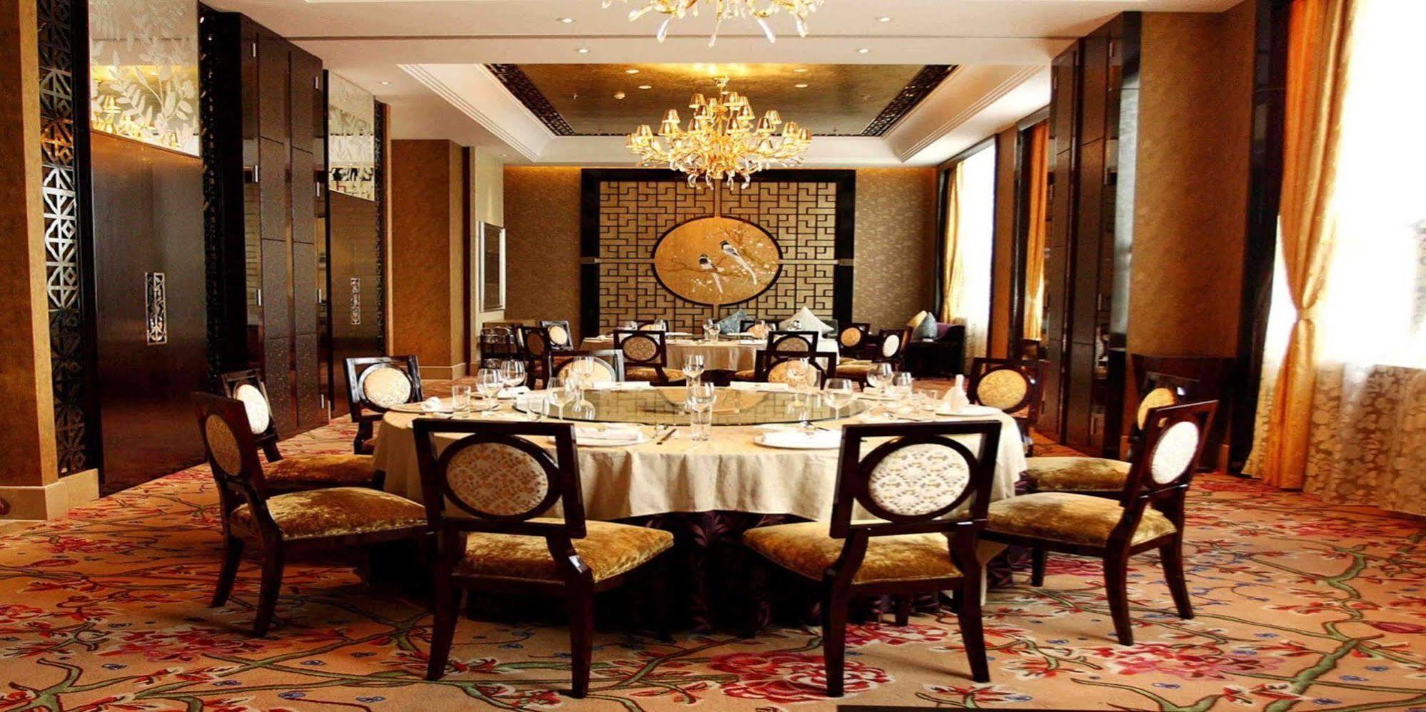Wyndham Grand Plaza Royale Palace Chengdu Bagian luar foto