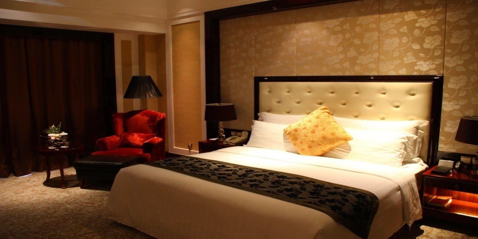 Wyndham Grand Plaza Royale Palace Chengdu Bagian luar foto