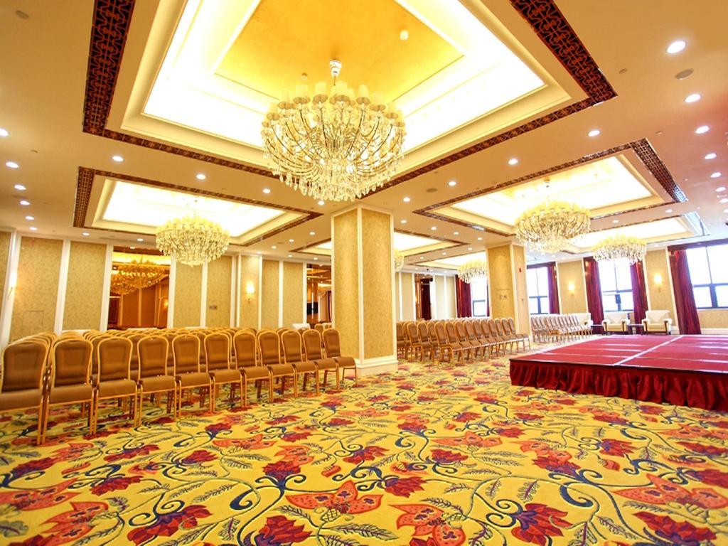 Wyndham Grand Plaza Royale Palace Chengdu Bagian luar foto