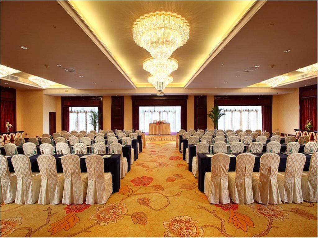 Wyndham Grand Plaza Royale Palace Chengdu Bagian luar foto