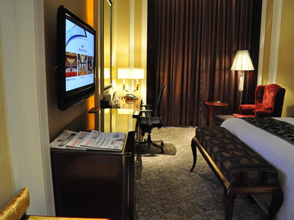 Wyndham Grand Plaza Royale Palace Chengdu Bagian luar foto